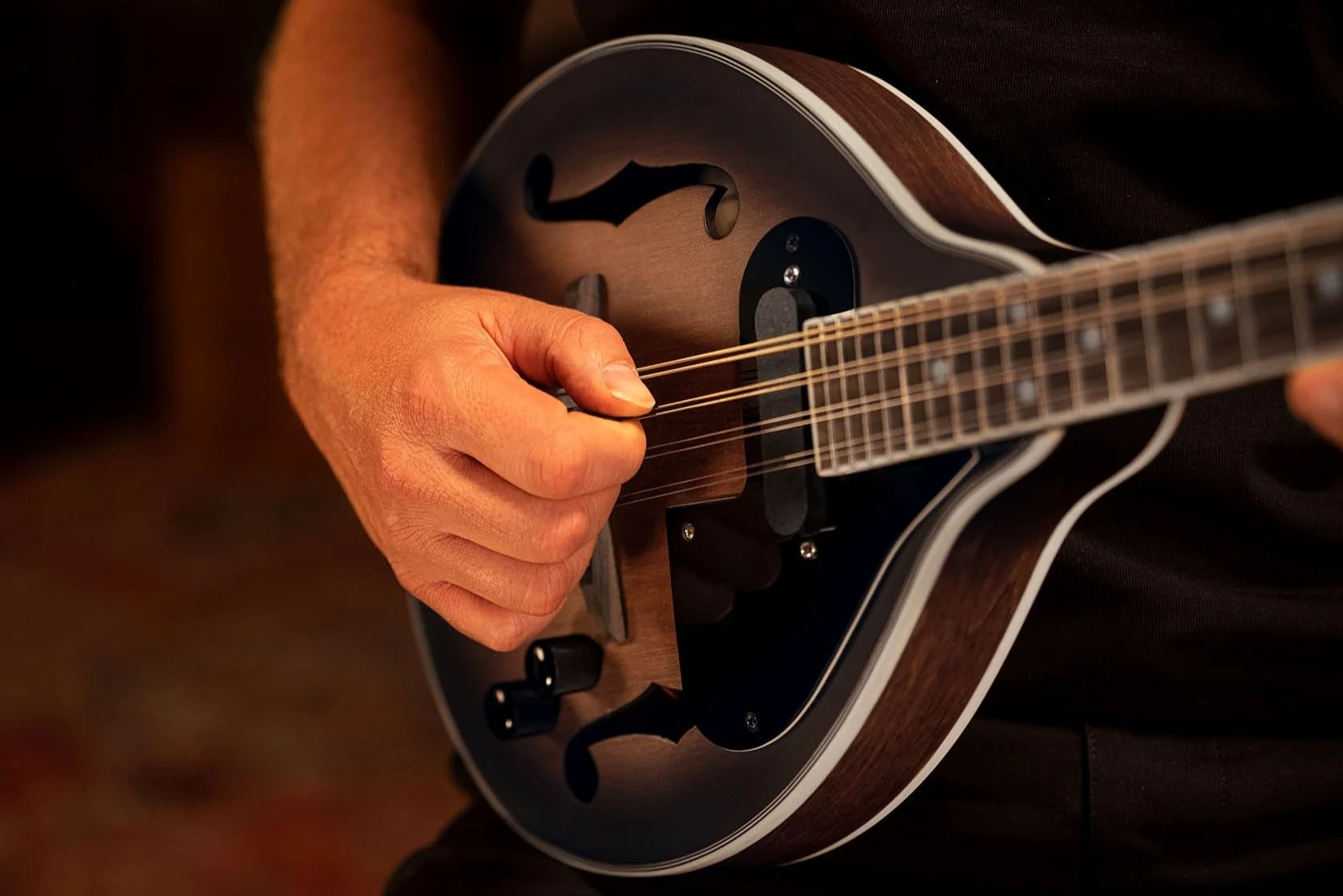 Ortega Guitars Mandolino Elettroacustico A-Style – Fori a F – Serie Americana – Abete/Acero, Marrone (RMAE30-WB)