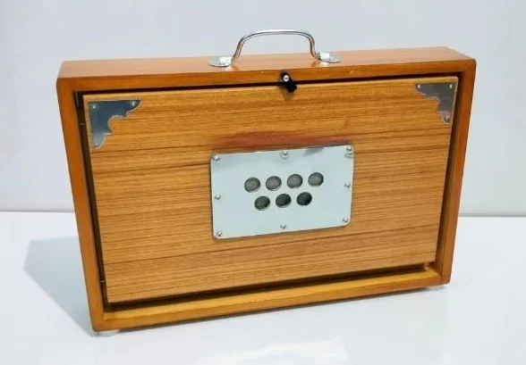 Shruti Box 38 x 25,4 x 7,6 cm, legno di teak e compensato, 440 Hz e 432 Hz Sur Pete con padel