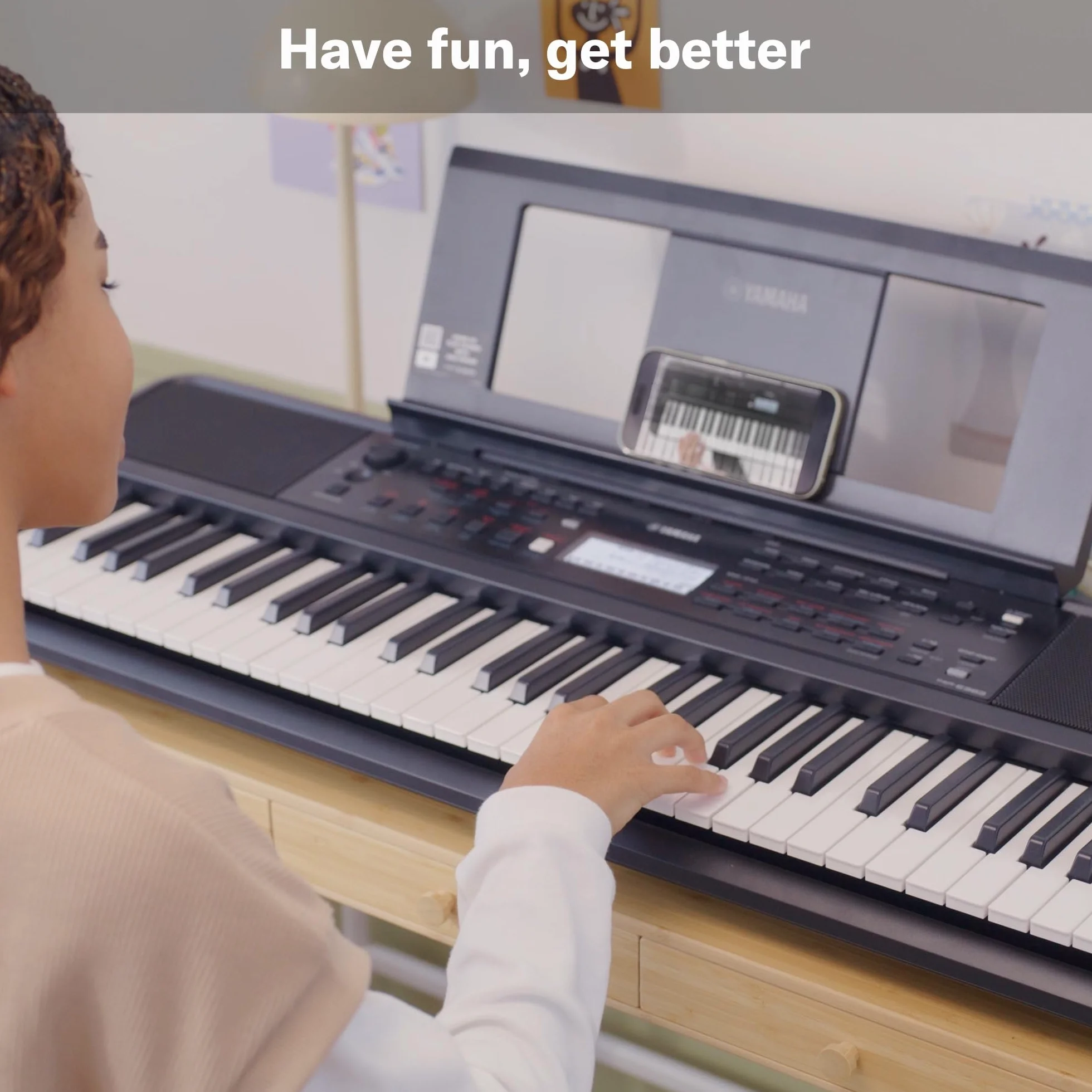 Yamaha PSR-E383 Tastiera Portatile per Principianti, 650 Voci Strumentali Autentiche e Tasti Sensibili al Touch con Polifonia a 48 Note, Include 2 Lezioni Online con Yamaha Music School Teacher