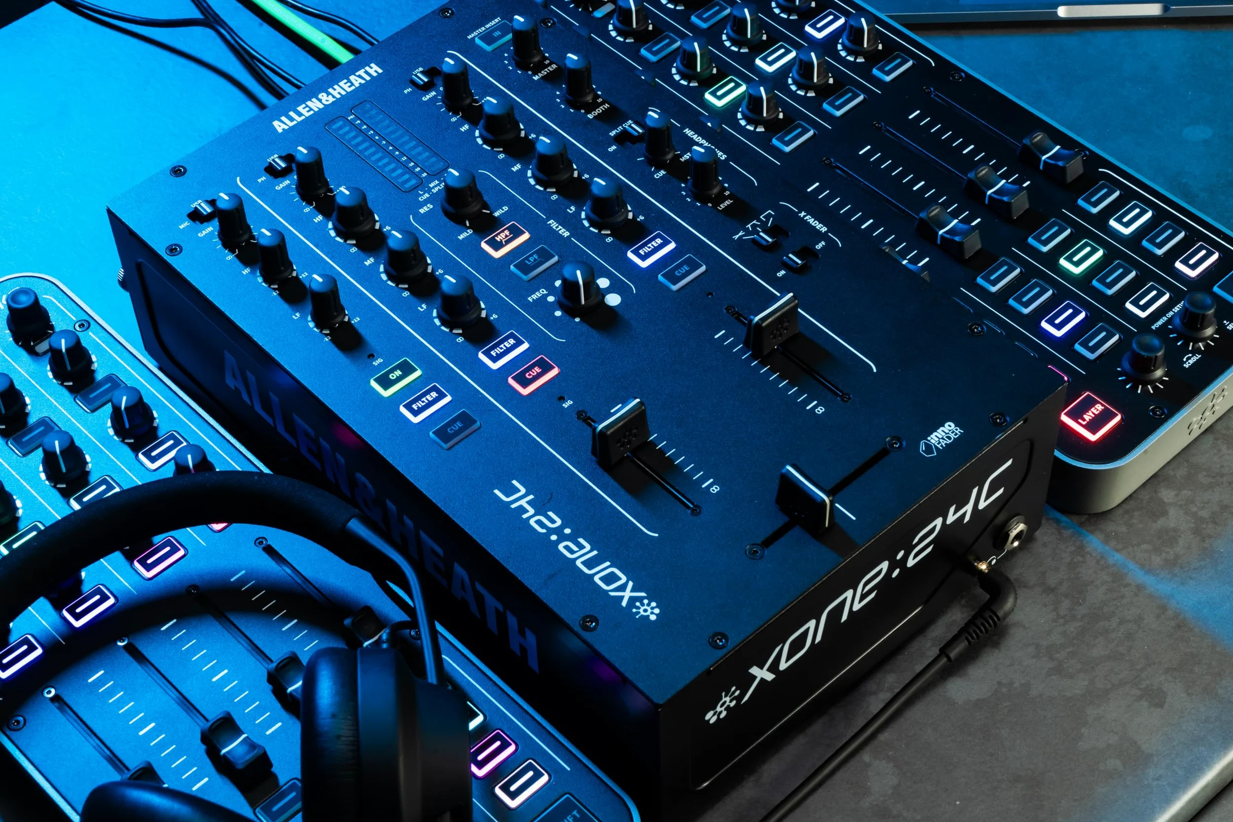 XONE:24C Mixer DJ analogico 2+1 canali con interfaccia