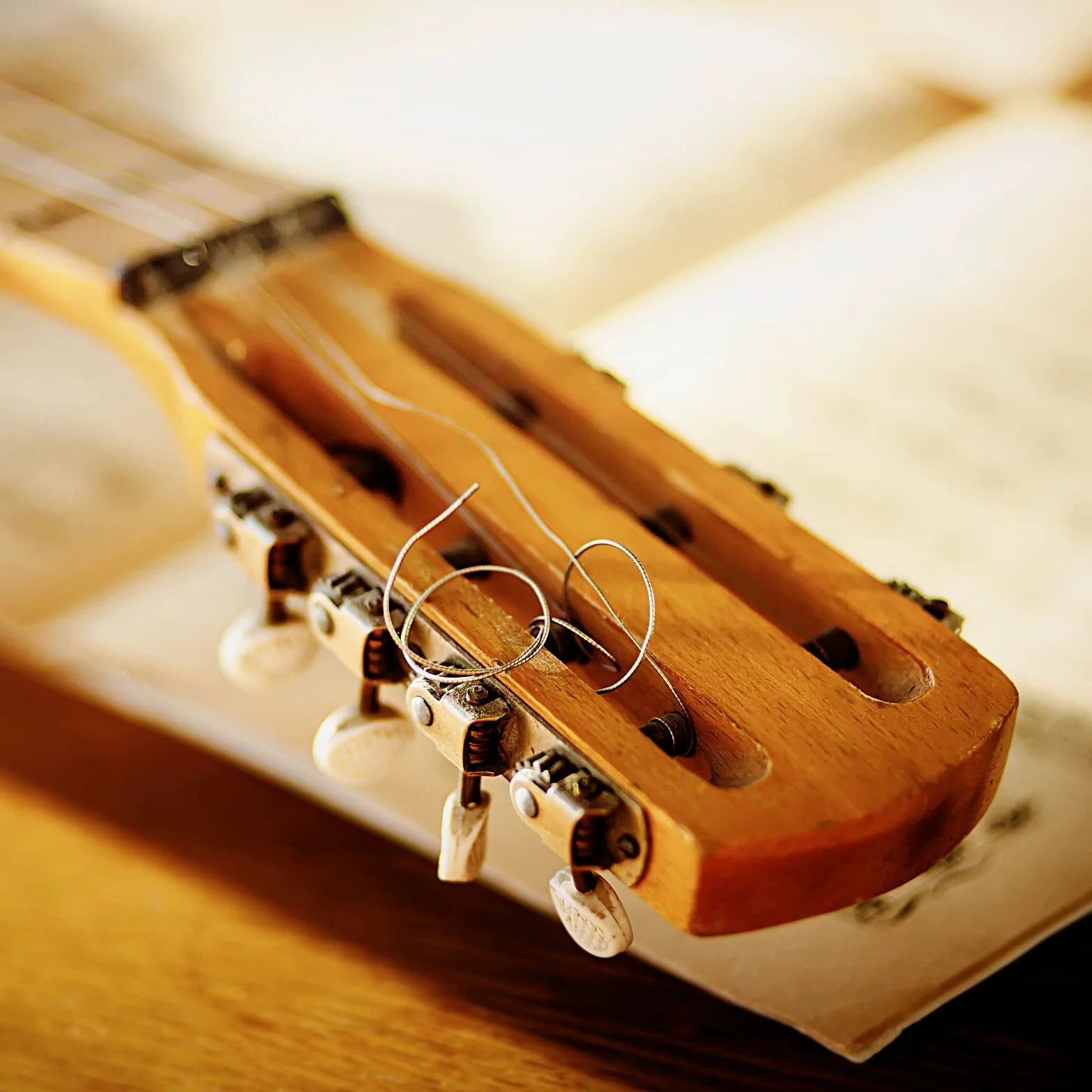 PATIKIL Acustica Classica Chitarra Macchina Testine Accordatura Tasti Pioli Corde Accordatori, bianco Bottoni, 1 Set