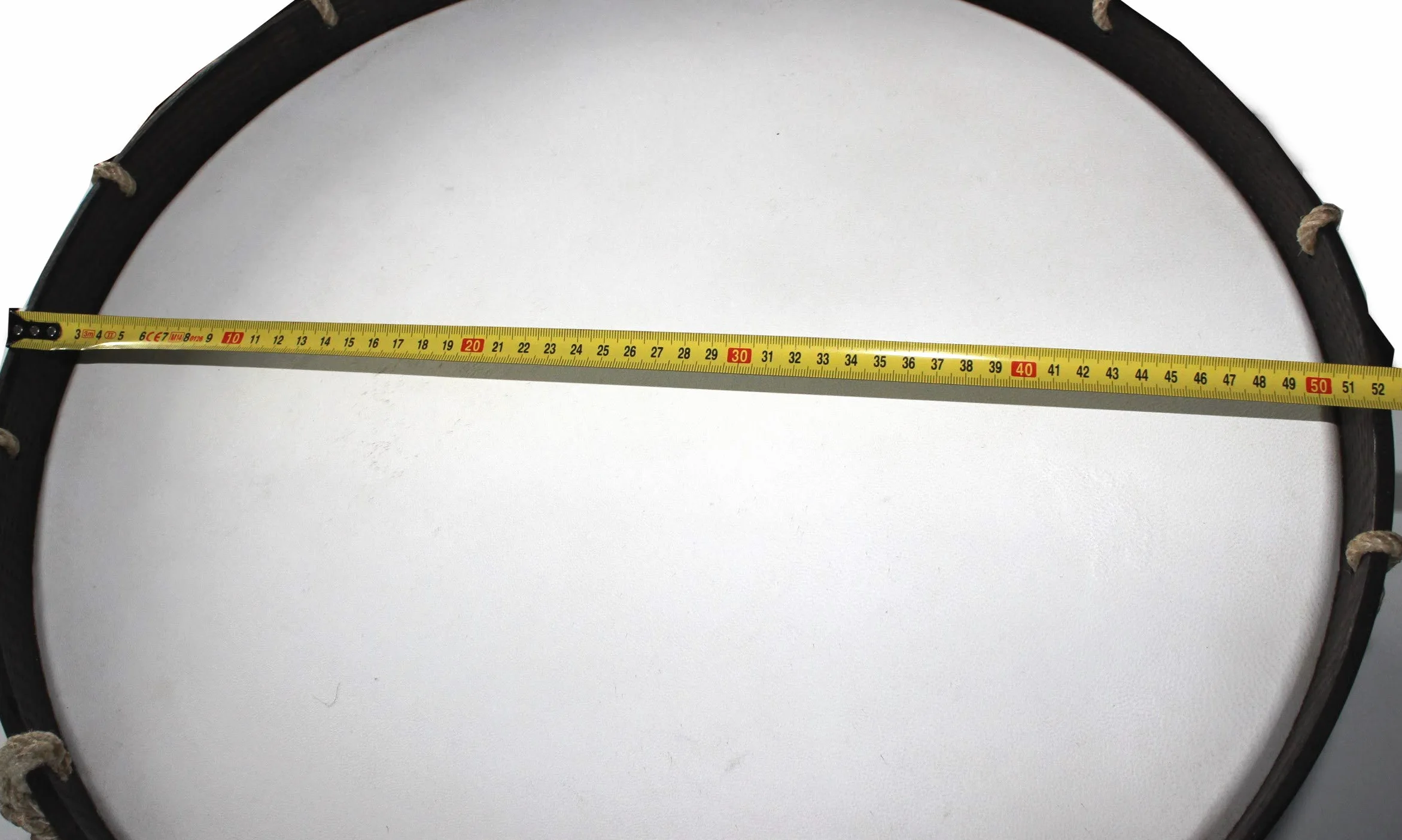 Grancassa galiziana da 50 centimetri in pelle di capra e legno, mazzo battipenna incluso.