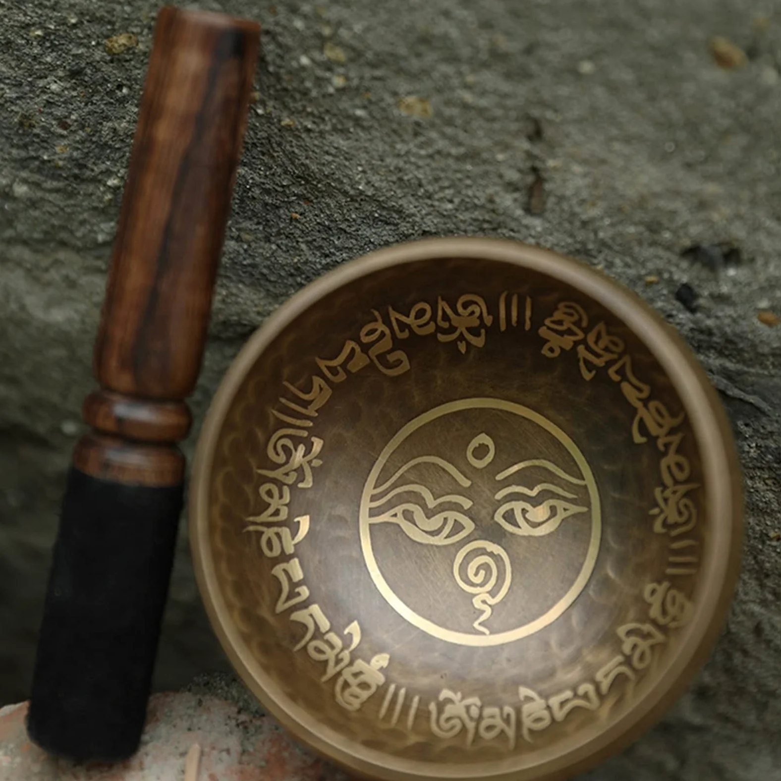 Campana tibetana, set di campane tibetane, con vassoio in seta e bastone in legno, calibro da 9 cm, questa ciotola per canto buddista, ideale per l'editazione dello yoga e la guarigione del suono