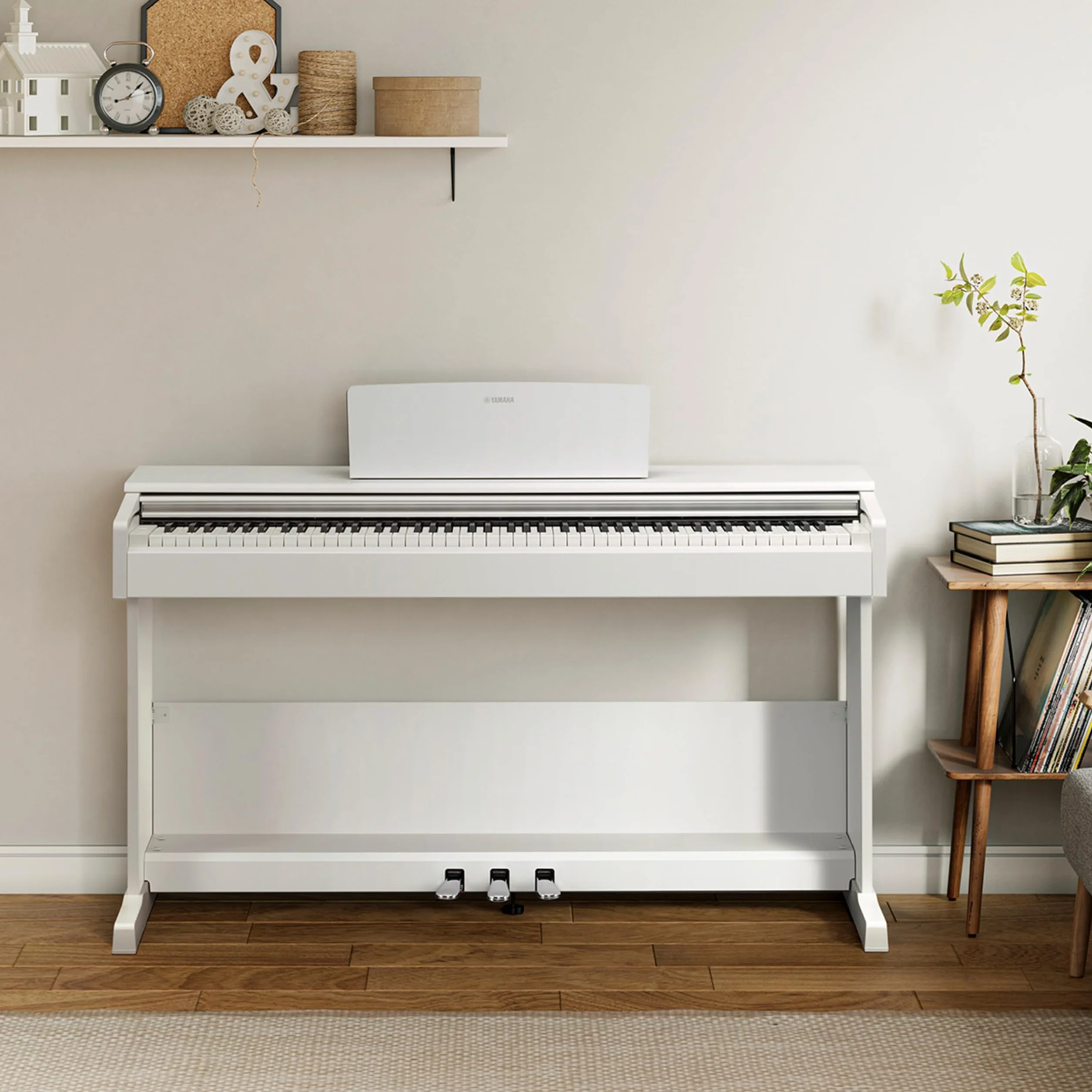 YAMAHA ARIUS YDP-105WH Digital Piano – Pianoforte Digitale da Casa per Principianti e Hobbisti, Design Classico ed Elegante, Suonabilità Autentica di un Pianoforte Acustico, Bianco