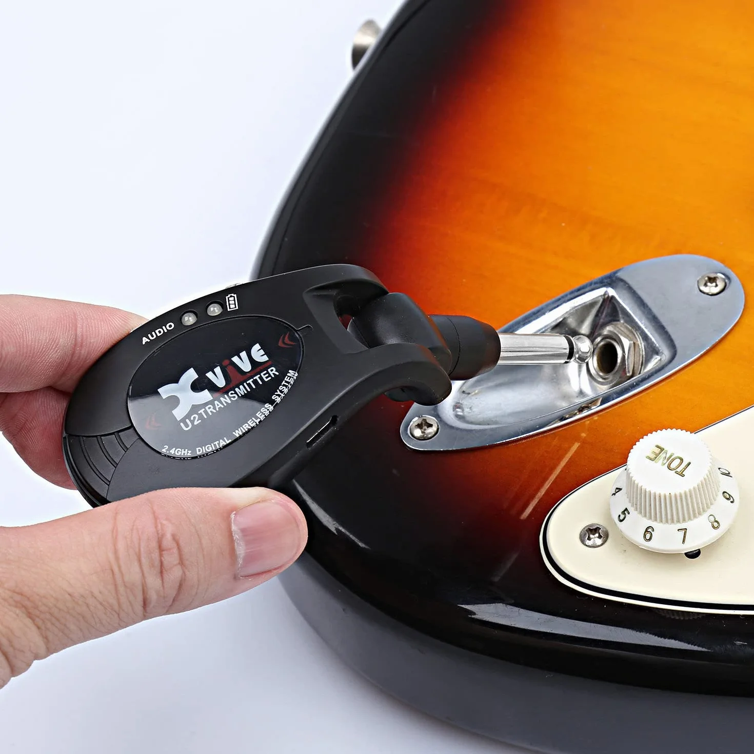 XVIVE U2 - Sistema Wireless Digitale per Chitarra Elettrica Acustica e Basso, Trasmissione in Banda 2,4Ghz, Range di 30m - Fino a 5 Ore di Autonomia, Doppio Cavo USB per Ricarica Incluso, Jack Snodati