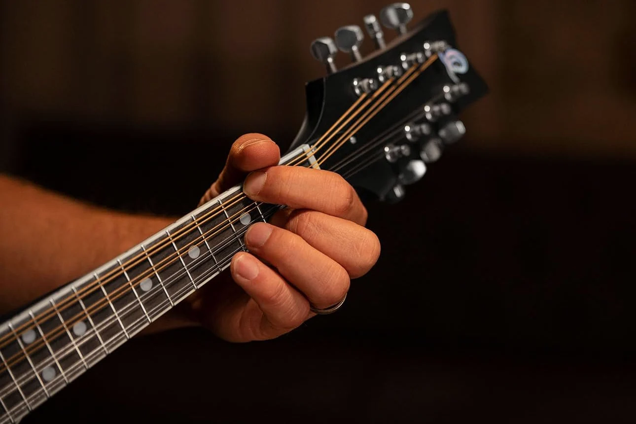 Ortega Guitars Mandolino Elettroacustico A-Style – Fori a F – Serie Americana – Abete/Acero, Marrone (RMAE30-WB)