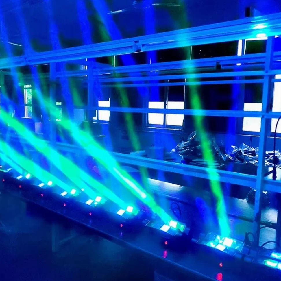 Confezione da 2 faretti Beam Spider Beam 83 Gunner Smoke con LED RGBW e controllo DMX - Luce da festa, luce flash lampadario Proiettore audio automatico per bar, club, discoteche, feste, DJ e