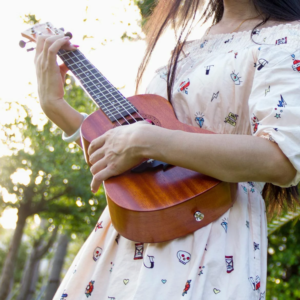AKLOT Ukulele da concerto per mancini in mogano massello, 23 pollici Uke con tutorial e kit per principianti (custodia, plettri, accordatore, cinghia, corda, panno di pulizia)