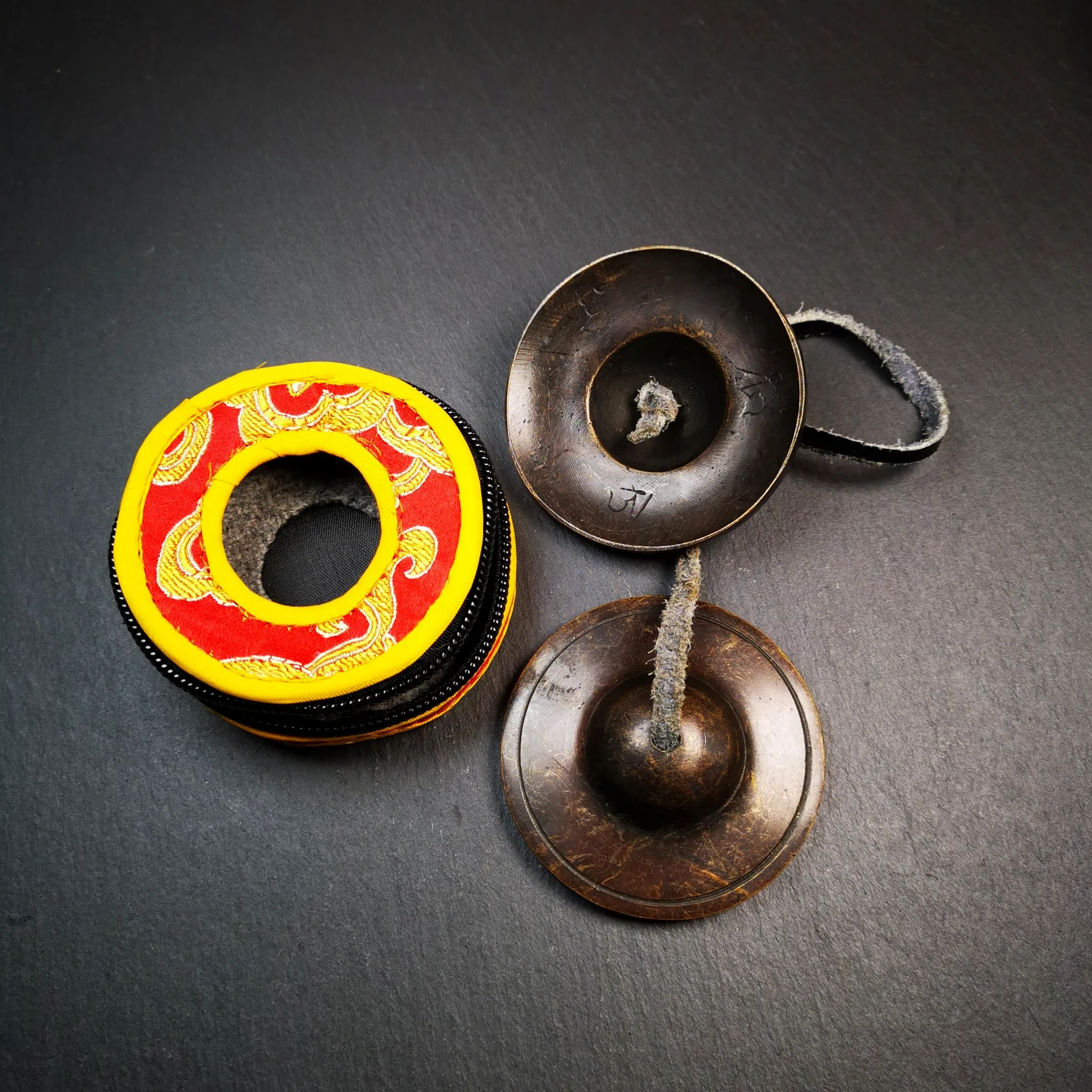 Set di Campane Tibetana Tingsha Tibetano - Cimbali Piatti Piattini da dita Tibetani - Fatti a Mano in Nepal - Ottone, Marrone Liscia, 6,5 cm