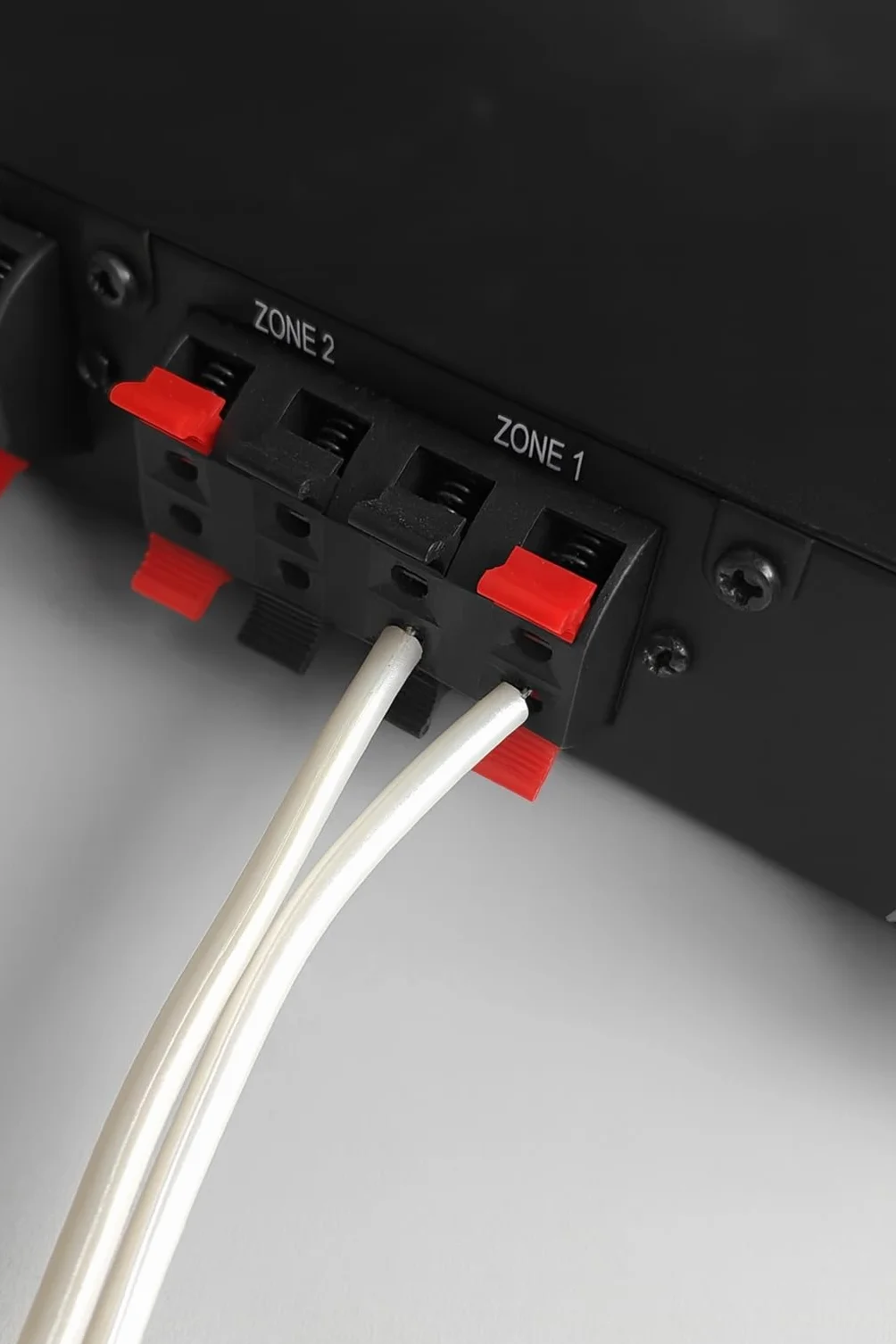 System One SC4B – Selettore per 4 coppie di diffusori con controllo del volume