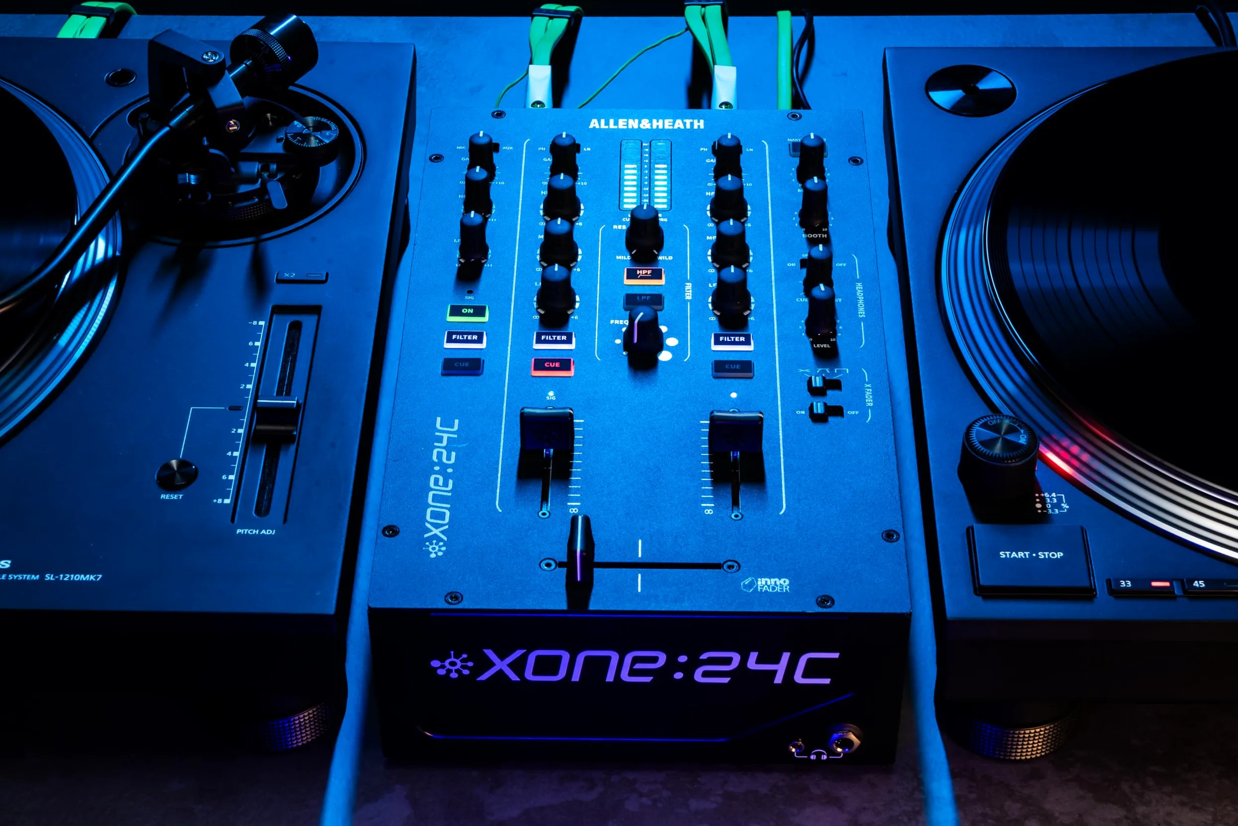 XONE:24C Mixer DJ analogico 2+1 canali con interfaccia
