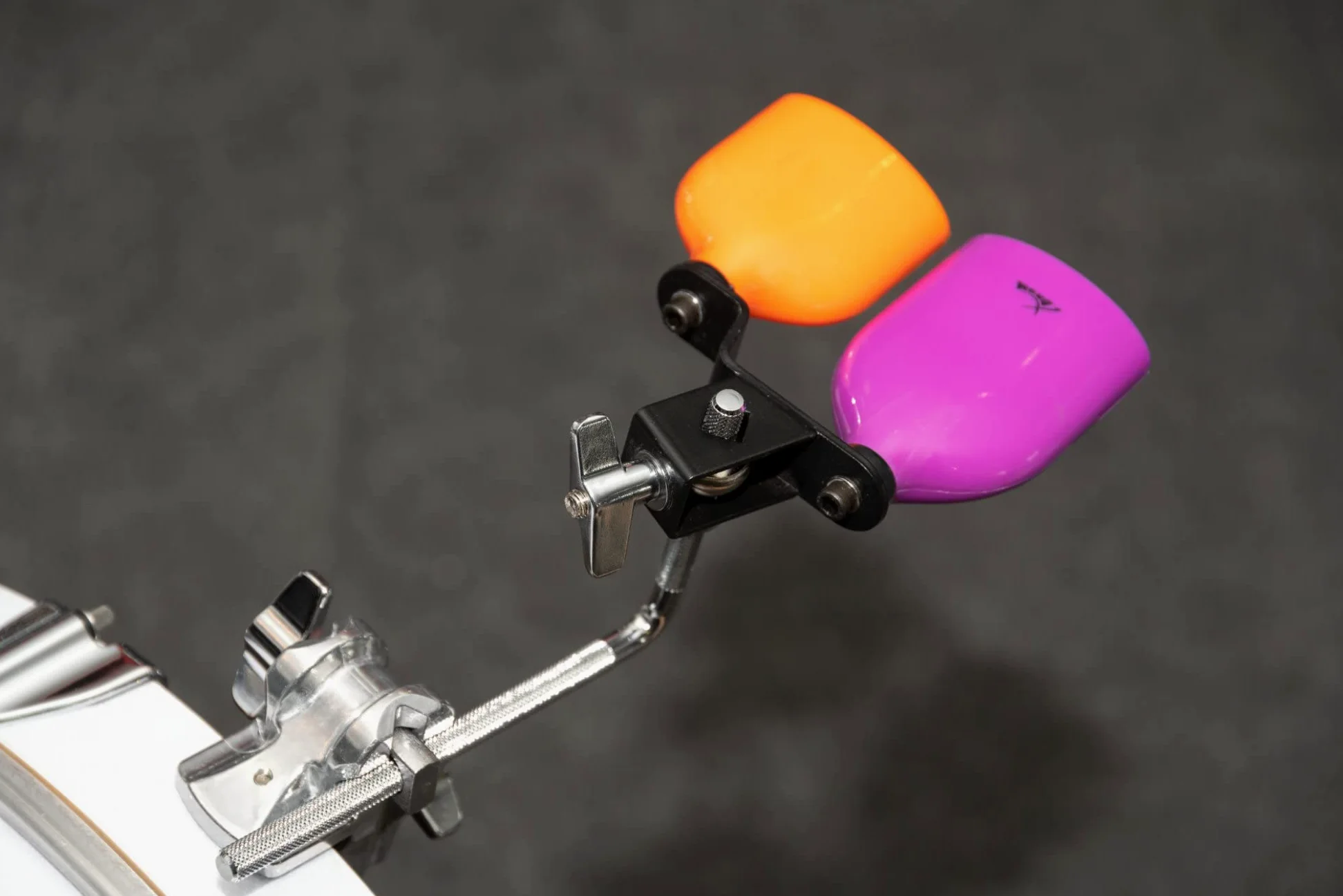 XDrum PB3-VTOG Percussion Block Dual - Due Agogo-Blocks accordati diversamente su un supporto - In plastica indistruttibile - Suono potente e penetrante - Viola/Arancione