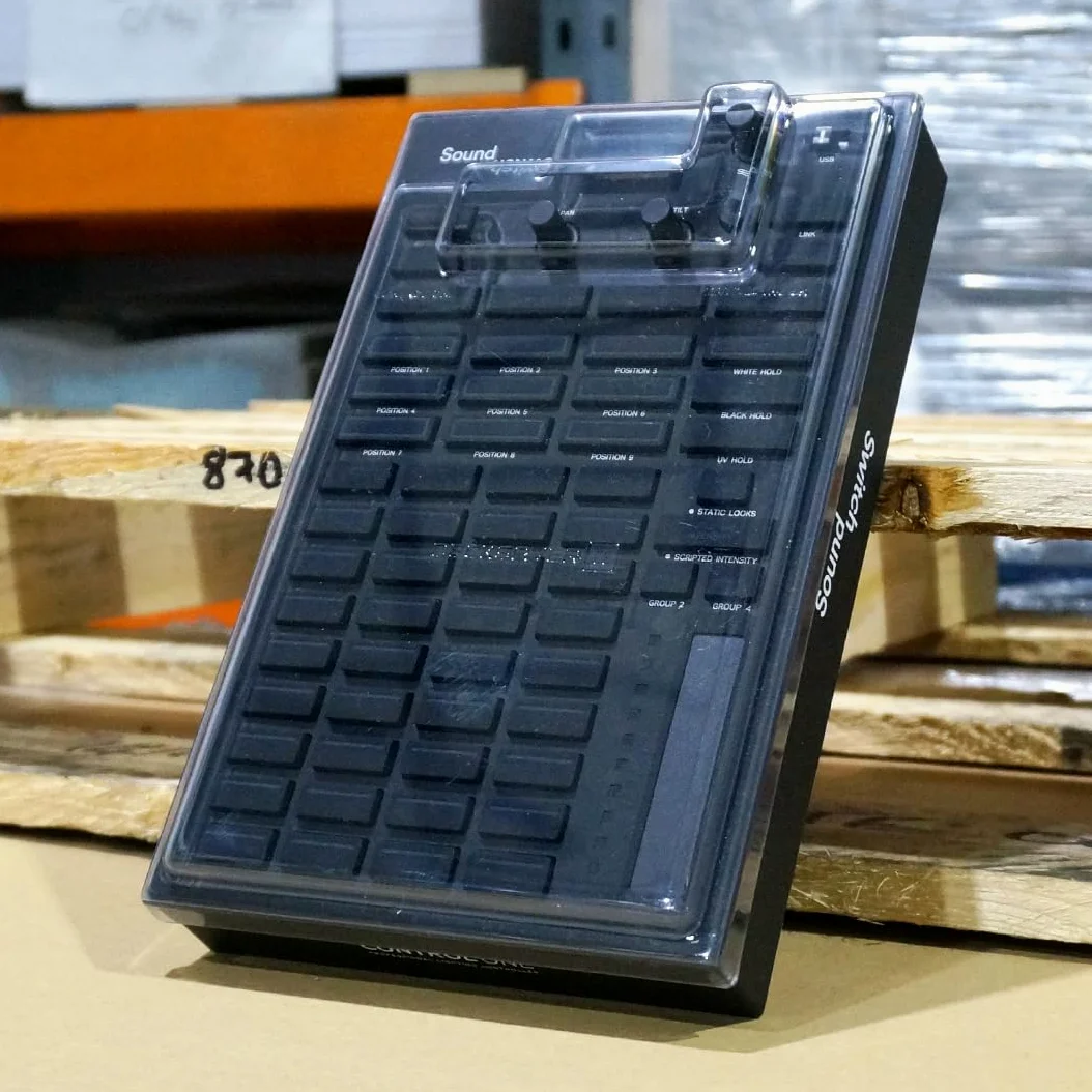 Decksaver Copertura LE per SoundSwitch Control One - Coperchio Protettivo in Policarbonato Super Resistente di Colore Chiaro Affumicato, Prodotto nel Regno Unito