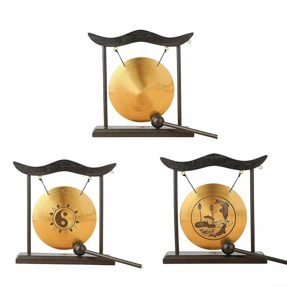 DAZZLEEX Feng Shui Gong in ottone, con base e telaio in legno, disco in rame e martello in legno, per decorazione cinese per la casa e l'ufficio, ornamento decorativo per l'inaugurazione della casa