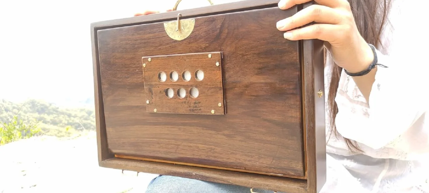 Premium Shruti Box con Espresso Color 440hz | Borsa imbottita per il trasporto/Realizzato in legno di teak/Strumento indiano | Scatola Shruti (432hz su richiesta)