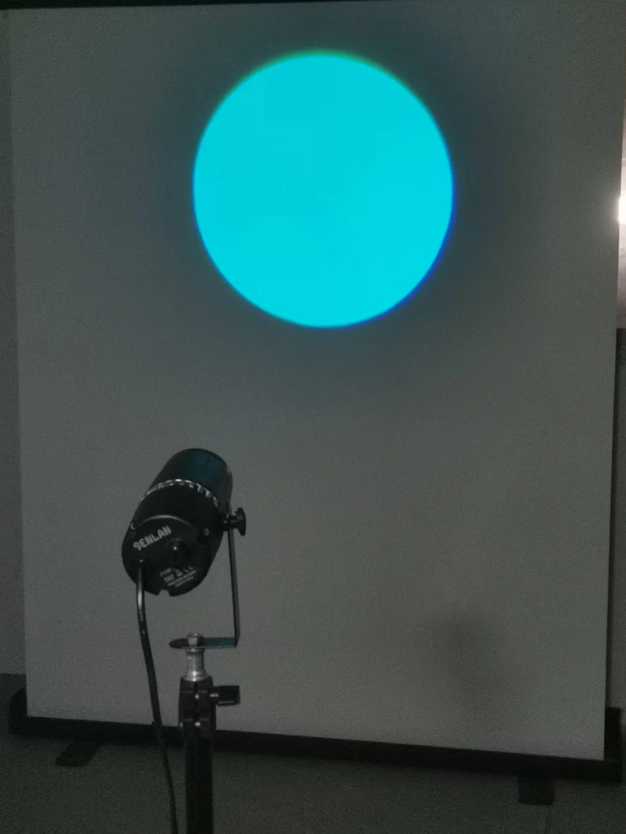 Faretto SENLAN LED 9W RGB 3-in-1 pin spot light con gobo - Per palcoscenico, con telecomando a infrarossi