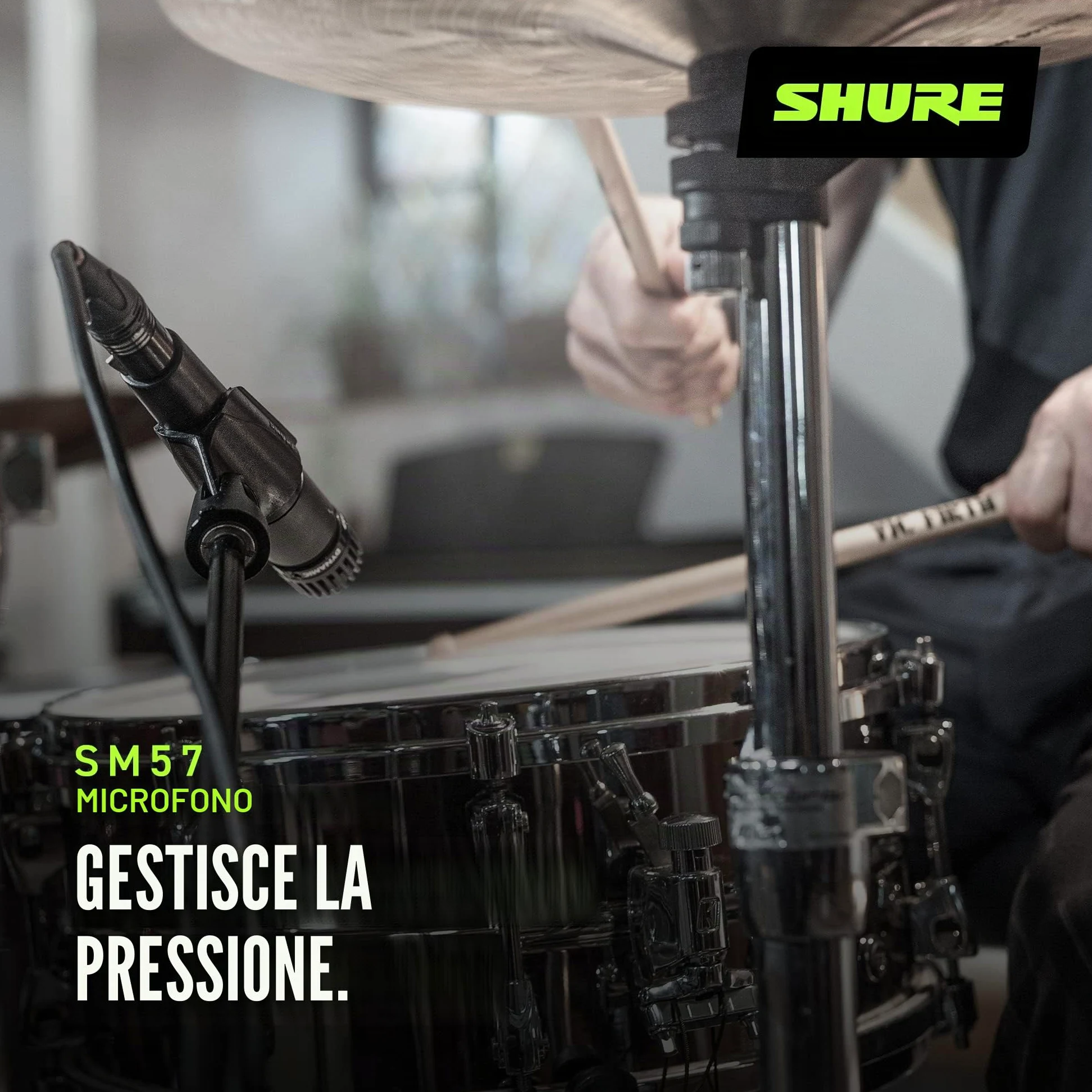 Shure SM57 Microfono strumento cardioide dinamico con supporto per shock pneumatico, clip microfono A25D, borsa di archiviazione, connettore XLR a 3 pin, nessun cavo incluso (SM57-LCE)