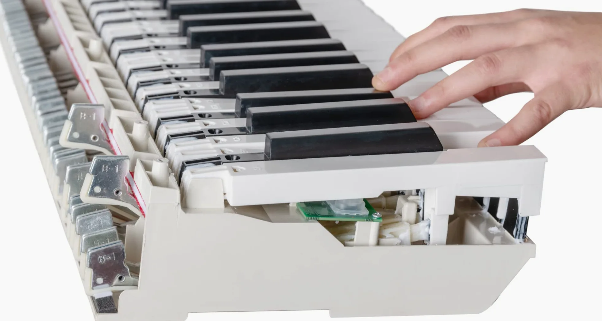 McGrey DP-18 WN Pianoforte Digitale Noce Opaco - 88 Tasti Tastiera con azione a martello - Pianola musicale con USB, 128 suoni, 128 polifonie, 3 pedali - Piano digitale per scuola