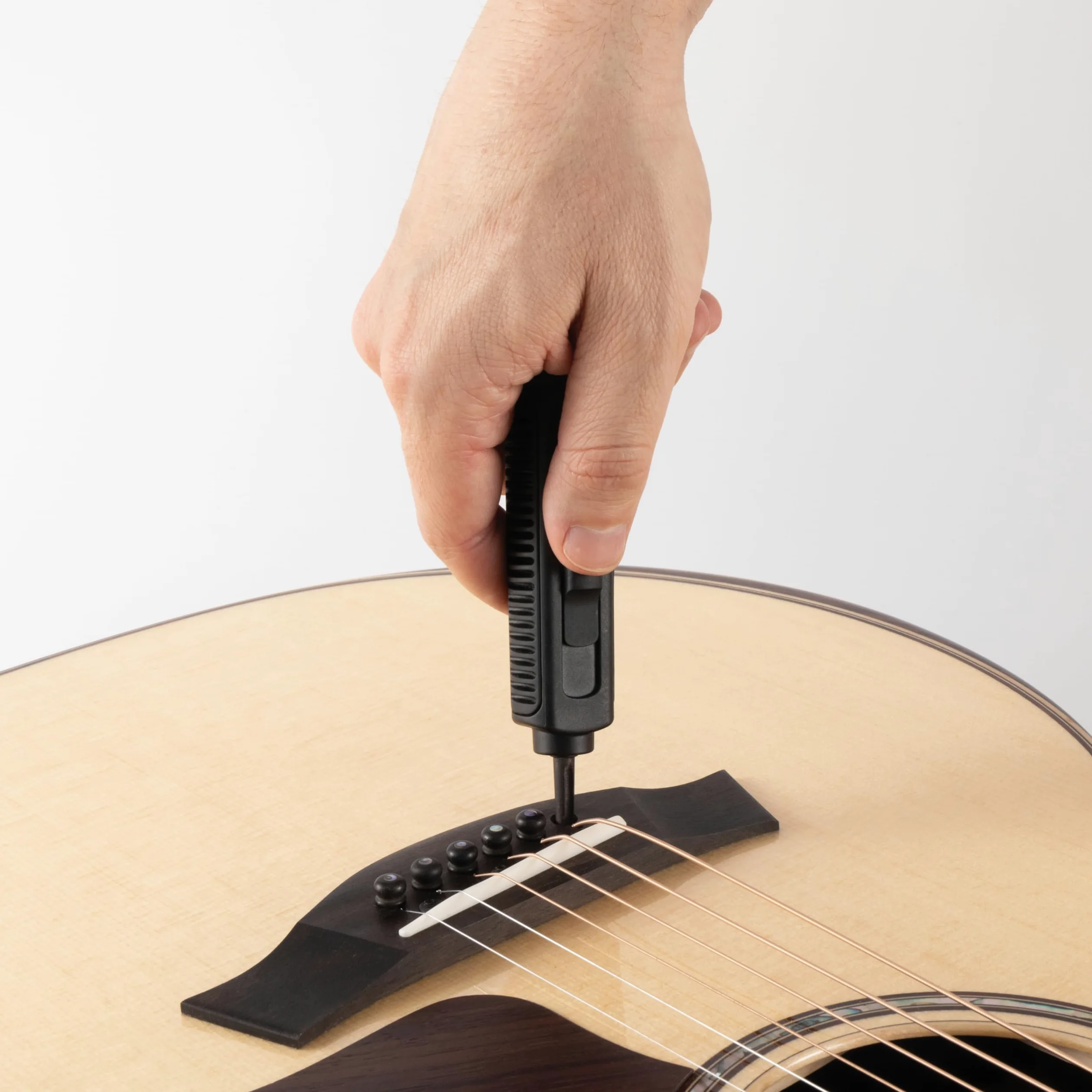 D'Addario Accessories Tour Grade String Peg Winder - Avvolgicorde per chitarra di qualità superiore con estrattore per pirolo del ponticello - Strumento per chitarra per cambiare le corde