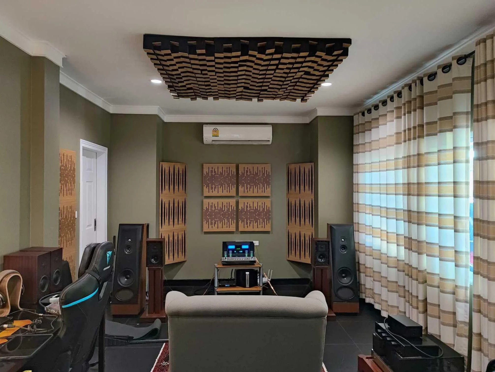 Set di 2 diffusori acustici | Diffusione e assorbimento sonora 2D | 50x50 cm | Pannelli artistici da parete | Controllo del rumore e riduzione dell'eco | [SIRIUS (150mm) | Wengé]